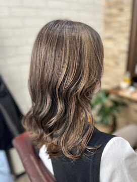 ハサミバイアトリエナガノ 千葉(8sami by atelier nagano) デザインカラー／レイヤーカット/ウエットヘア/オリーブベージュ