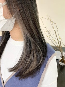 マスカリ(muscali) グレーインナーカラーメルティカラー/フェミニンロング/表参道