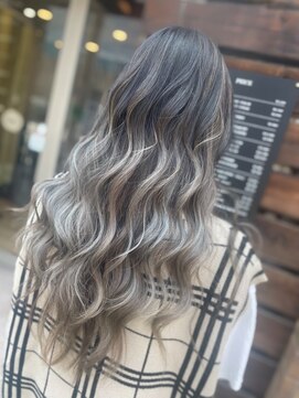 エン シエナ(en Siena) 【en Siena】バレイヤージュ×シルバーグレージュ【misa.m】