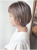 大人ハイライトグレージュまとまるショートボブ