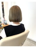 オリーブベージュ