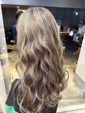 ナチュラル ヘアーデザイニング(Natural hair designing) コントラストカラー/海外風ハイライト/ハイトーン @anju_takei