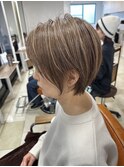 くびれショート×白髪ボカシハイライト