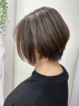 アルファ インタラクティブ エム フラワー(ALUFA interactive.M Flower) 40代50代60代白髪染めハイライトマッシュショート