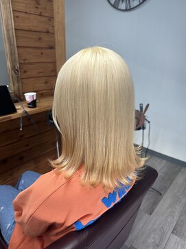 シャッター(Shutter) ヘルブリーチ　外はねボブ