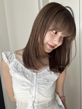 ローネス(LONESS) 簡単にふわっと動くレイヤーカットと赤みの無いベージュカラー