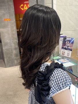 ピークアブー 原宿ハラカド(PEEK-A-BOO) 大人ロングレイヤーハッシュカットウルフミディアム白髪ぼかし