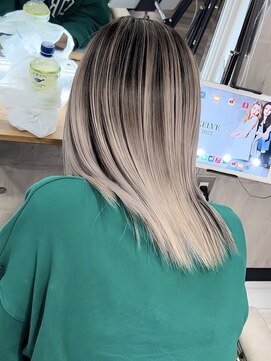 シェルヴ(XELVE) シルクホワイトミルクティーのバレイヤージュ