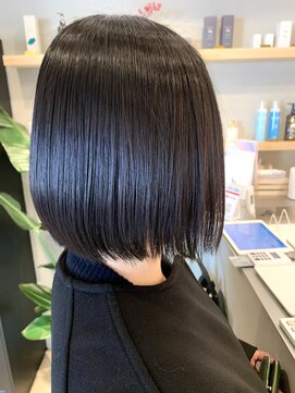 ホーム(HOME) 【HOME 下北沢】前下がりボブ×ストレートパーマ