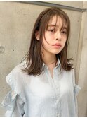 切りっぱなし外ハネミディアム　お顔まわりレイヤー