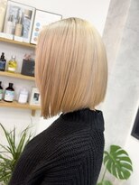 エマノア(EMANOA)&nbsp;ハイトーンカラー　ブリーチ　ボブ　切りっぱなしボブ　津田沼