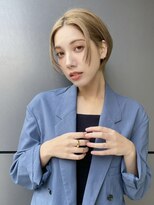 トルネード(TORNADO) 外国人風ショート ベージュ ハンサムショート くびれ t19