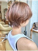 動きのある毛流れが可愛いレイヤーショート　マッシュショート