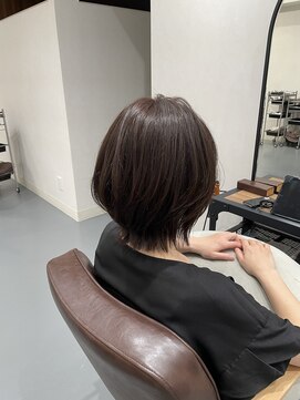 アッカ(ACCA by e.m.a) 外ハネ/レイヤー/ショート