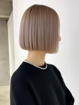 ロティー(loty)&nbsp;ショート 切りっぱなしボブ ハイトーン ミルクティーカラー 20代