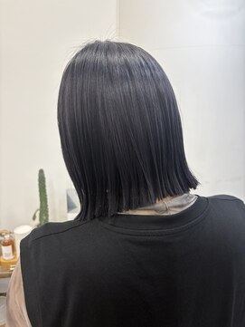 デコル(DecoL.) 透明感暗髪プツっとボブ