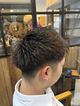 イッヒ 茅ヶ崎(IHHI) men's束感フェードカット