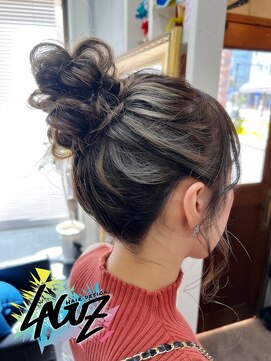 ラグズ 茅ヶ崎(LAGUZ) 【ヘアセット】 高めにつまみ出したもこもこっとしたシニヨン風