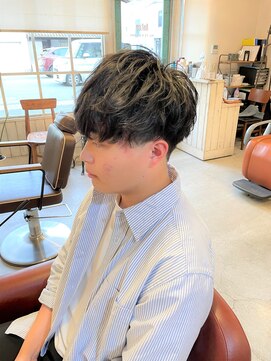 アンティコ(Antico) マッシュスパイラルモテ髪ネープレス流行フェード束感ショート