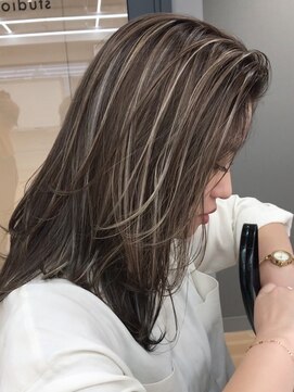 ヨロ 小岩(YOLO) ハイライトショートヘアダブルカラーイルミナカラーオージュア