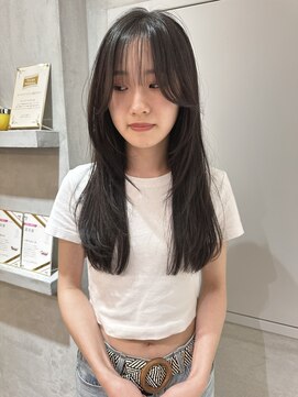 ヨーク(YOKE) YOKE 切りっぱなしフェイスレイヤーカットネイビーブラック前髪