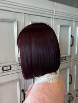 エスケープ トゥ ボナ(ESCAPE to bona.)&nbsp;重めのラインとツヤ感で、上品な大人の魅力を引き出すボブ