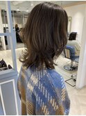 くせ毛を活かしたミディアムレイヤーウルフダークグレージュ赤羽