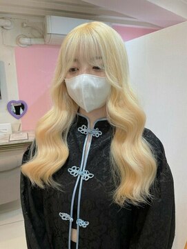 ビゼ 梅田(BIZE) ハイトーンブロンドのチャイナ風ワンホンウェーブ