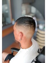 バーバーグリッチ(BARBER GLITCH) 漢のスキンフェード