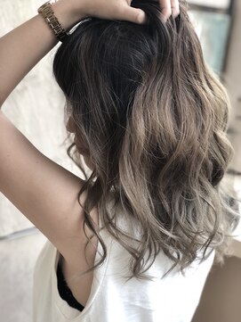 アフィナー(Afinar) 【圧倒的躍動感】LA風ombreプラチナバレイヤージュ