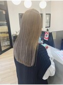 王道の人気カラー☆ハイトーンベージュ×艶髪ロングスタイル 