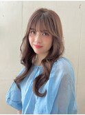 ロングレイヤーカットくびれヘア透け感ベージュカラー