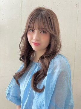 ビーチ(BEACH) ロングレイヤーカットくびれヘア透け感ベージュカラー