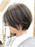 白髪ぼかしベージュ×重めショートボブ　脱白髪染め　白髪活かし