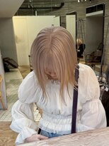 ヲタク(wotaku.)&nbsp;ホワイトミルクティーハイトーンカラーブリーチカラー外はねボブ