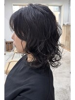 プラグ(Plug)&nbsp;パーマミディアム前髪あり似合わせカット暗髪30代40代シルエット