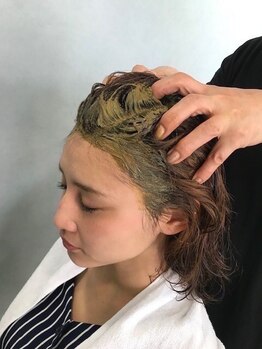 美容室サムの写真/【スパニスト在籍☆】残留をとるクリームスパで、リラックスしながらカラーやパーマのモチを良くする◎