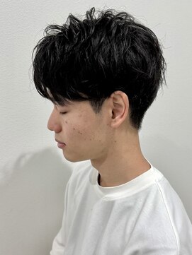 ヒュイル バイ ニアウ(Hwyl by Niau) メンズナチュラルショートニュアンスパーマコンマヘア韓国風ヘア