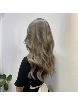 フツーロ 栄(FUTURO) プルエクステ