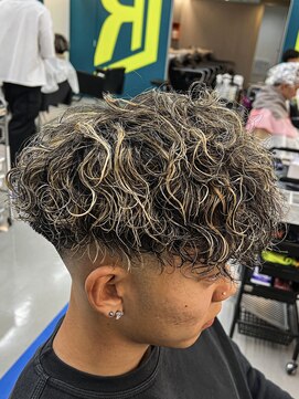 ダズルヘアラッシュ(DAZZLE hair RUSH) 金メッシュ×スペインカール