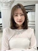 ミディアムレイヤーカット/ナチュラルベージュ/20代.30代