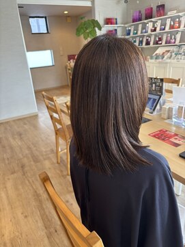 リーク(LEEK) 毛先までツヤめく、ナチュラルストレート(白髪染め)