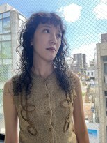 ビハインドザカーテン(BEHIND THE CURTAIN) くせ毛を活かしたロングレイヤーカット×オリーブベージュカラー