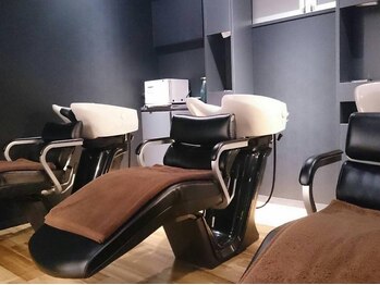 ヘアデザインアトリエ キャンプス(hair design atelier Camps)の写真/落ち着いた柔らかい空間が自慢の[atelier Camps] オシャレなcafeのような雰囲気と高いカット技術が大人気！
