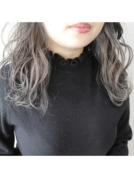 デコヘアーフラッペ(DECO HAIR frappe) グレージュのインナーカラー