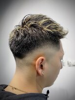 リバティシェアバーバー 銀座(LIBERTY SHARE BARBER) ジェットモヒカン/フェードカット/メッシュカラー