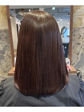 ジュエ (jouer) ツヤ髪ラベンダーピンク 髪質改善ストレートミディ