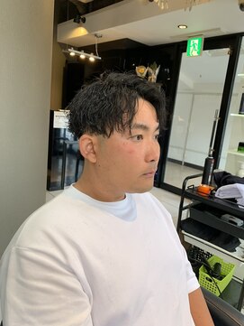 アイズ 海老名(AIZU) ツイストスパイラルパーマフェードカットスキンフェード骨格矯正