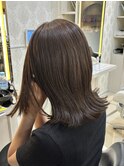 10代20代透明感暗めグレージュカラー外ハネ大人スタイル