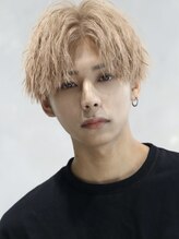 くすみブロンド×ウェット質感で魅せるストリートマッシュ スタイル＊トレンドも色気も手に入れて